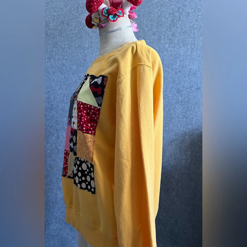 Quilty Sweatshirt! 🐝 - Picture 8 of 16